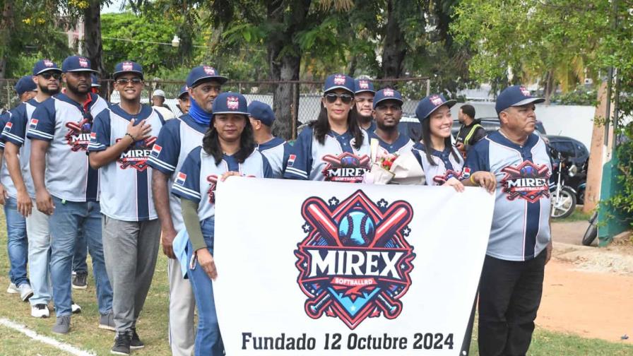 El MESCyT y la UASD dividen honores en softbol gubernamental