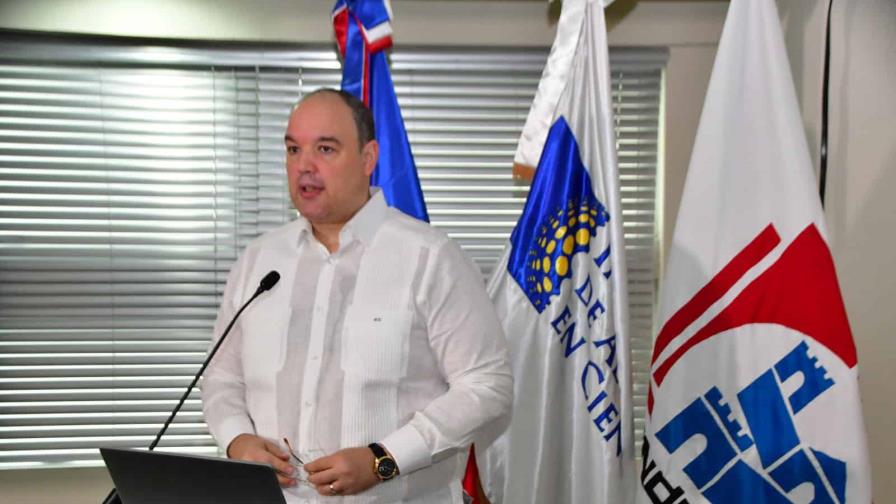 Exministro advierte que RD perdería US$1,000 MM si EE. UU. impone arancel a las remesas Exministro advierte que RD perdería US$1,000 MM si EE. UU. impone arancel a las remesas