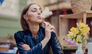 El tabaco se disfraza con colores y sabores para enganchar a jóvenes, advierten especialistas