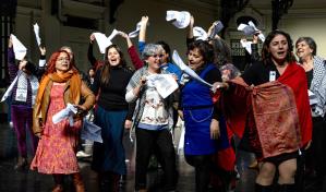 "Canta comadre, canta!", el canto" reparador" contra violencia machista que sonó en Chile