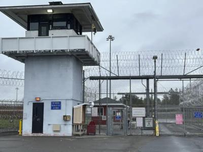 Guardia de prisión en NY se declara culpable por muerte de recluso