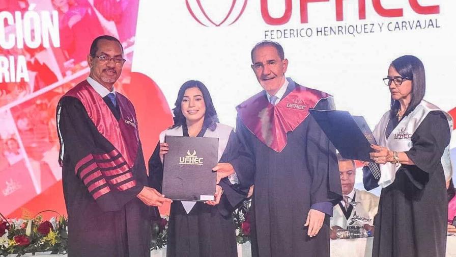 Ufhec inviste a 1,316 estudiantes y los llama a una sociedad de éxito Ufhec inviste a 1,316 estudiantes y los llama a una sociedad de éxito