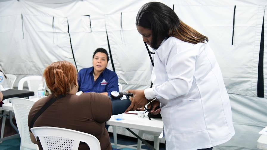 Cientos asistieron a la segunda jornada del operativo "Más Salud y Bienestar" en Los Mina Cientos asistieron a la segunda jornada del operativo "Más Salud y Bienestar" en Los Mina
