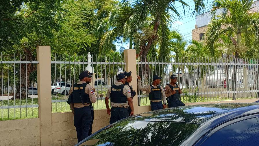 Calles de Capotillo permanecen militarizadas tras operativo iniciado por aire y tierra Calles de Capotillo permanecen militarizadas tras operativo iniciado por aire y tierra