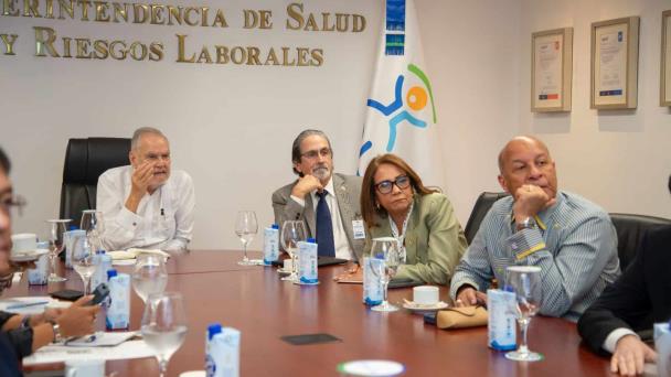 Rechazan la propuesta de Sisalril que cambiaría la forma de repartir los fondos a las ARS