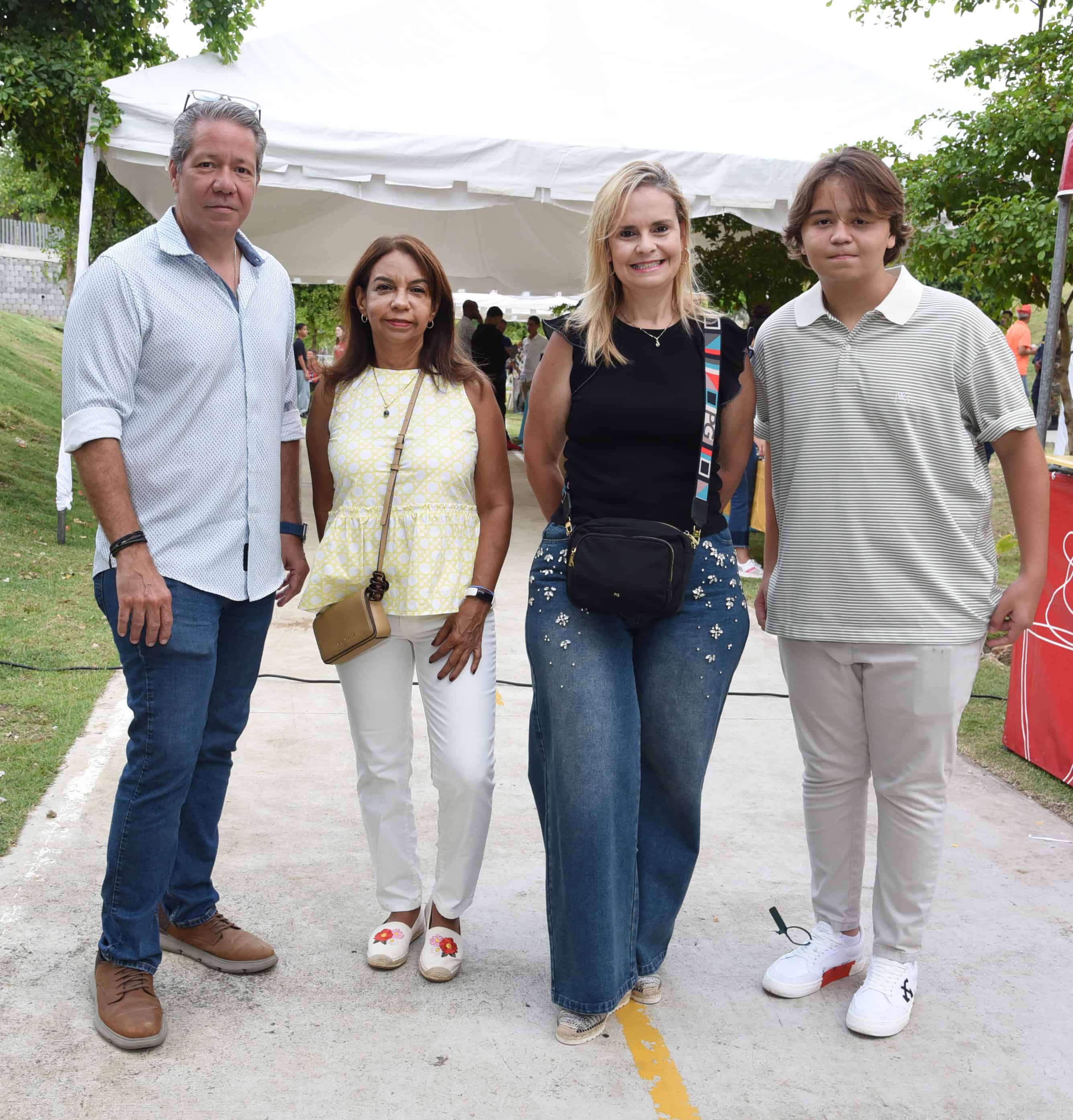 Augusto Cortina, Maritza Morales, Gianna De Moya y Juan Diego Cortina.