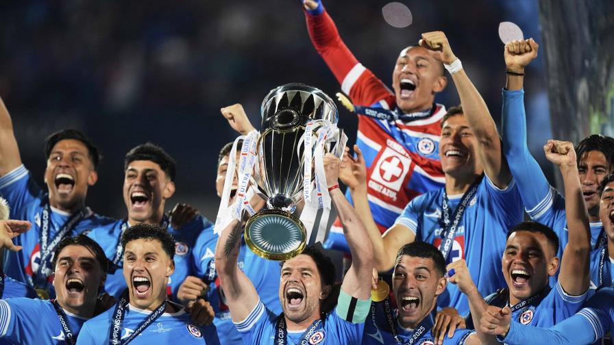 Cruz Azul arrasa 5-0 a Whitecaps para conquistar la Copa de Campeones de CONCACAF Cruz Azul arrasa 5-0 a Whitecaps para conquistar la Copa de Campeones de CONCACAF