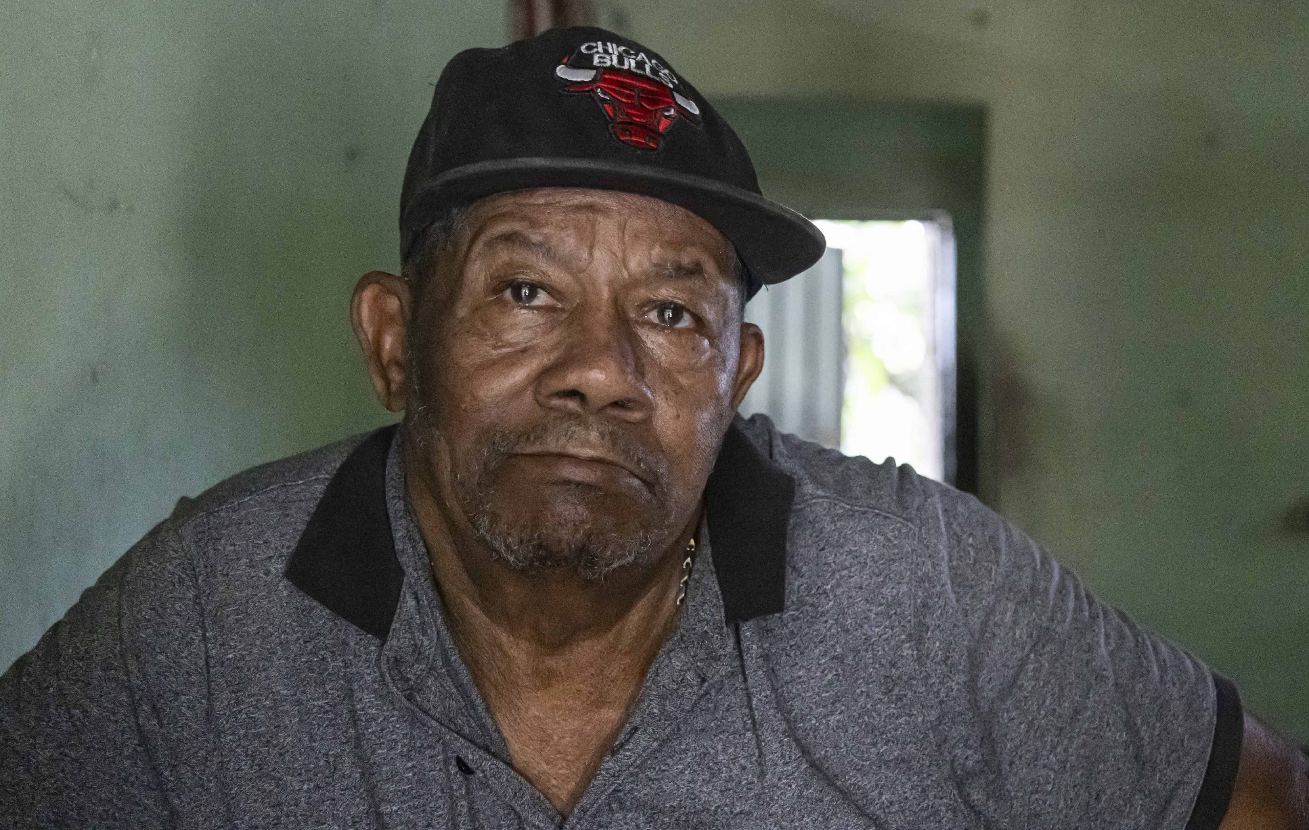 A sus 75 años, Víctor Jiménez de Óleo ha tenido que lidiar con la falta de agua durante semanas en Valiente Adentro, SDE.