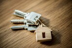 Vendo mi casa, ¿pero puedo elegir a quién? La ley frente a la discriminación en condominios