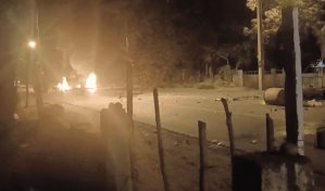 Protestan con quema de neumáticos en Maimón en demanda de asfaltado de calles