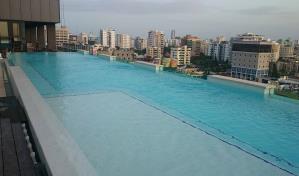 Piscinas en los techos: un lujo que exige precauciones estructurales y de seguridad Piscinas en los techos: un lujo que exige precauciones estructurales y de seguridad