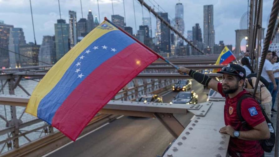 Venezolanos denuncian estar entre la espada y la pared por persecución en Venezuela y EE.UU. Venezolanos denuncian estar entre la espada y la pared por persecución en Venezuela y EE.UU.