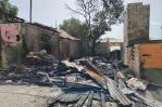 Incendio consume al menos siete vivienda y un local comercial en Santiago