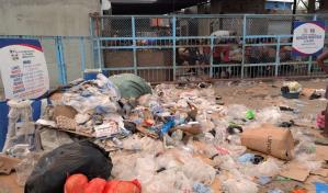 Mercado fronterizo de Dajabón opera entre basura, moscas y el temor a una epidemia