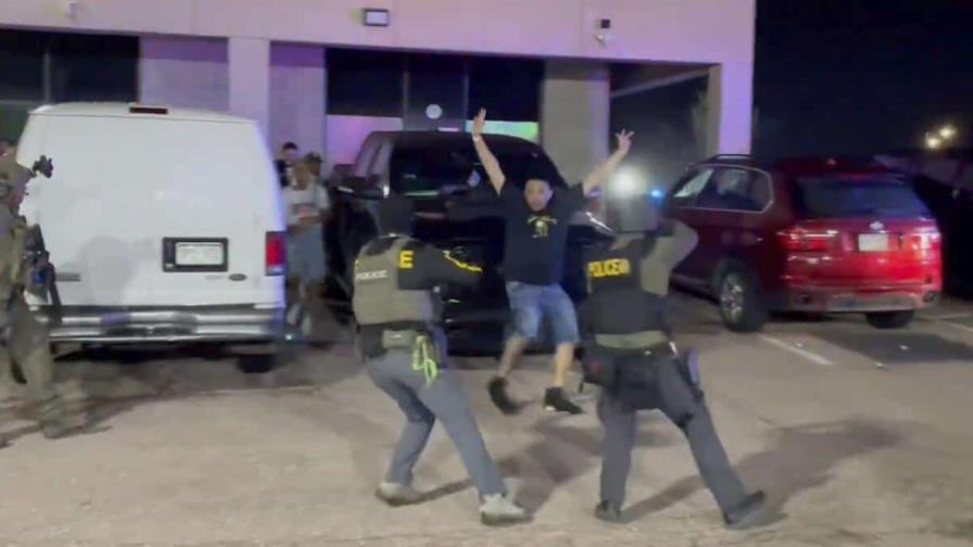 EE. UU. detiene a más de 70 migrantes en un club nocturno dirigido por un cártel EE. UU. detiene a más de 70 migrantes en un club nocturno dirigido por un cártel