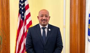 El dominicano Brian DePeña, alcalde de Massachusetts lamenta mentiras para tapar valor de migrantes El dominicano Brian DePeña, alcalde de Massachusetts lamenta mentiras para tapar valor de migrantes