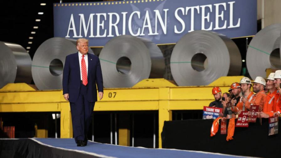 Trump firma el decreto que eleva al 50 % los aranceles sobre el acero y el aluminio Trump firma el decreto que eleva al 50 % los aranceles sobre el acero y el aluminio