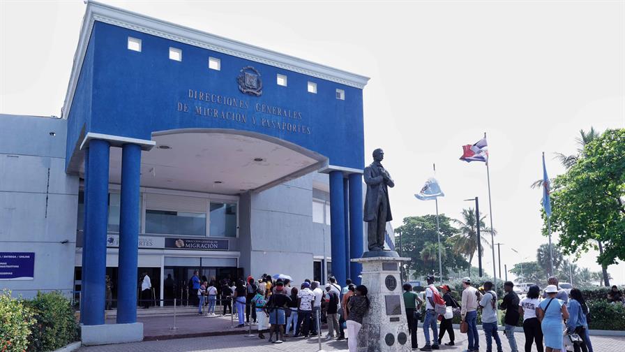 Migración cerrará atención al público a las 2:30 p. m. este lunes por jornada interna Migración cerrará atención al público a las 2:30 p. m. este lunes por jornada interna