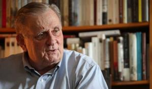 Muere Edmund White, aclamado novelista queer y finalista del Pulitzer