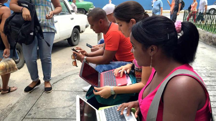 Los estudiantes se movilizan en Cuba contra nuevas tarifas de internet móvil Los estudiantes se movilizan en Cuba contra nuevas tarifas de internet móvil