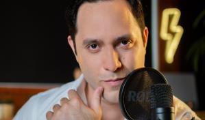 Raeldo López regresa a la radio con una propuesta crítica y comprometida