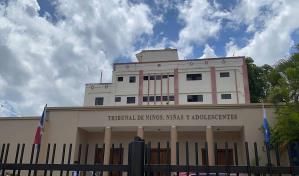 Dos adolescentes enviados a juicio de fondo por violación de una compañera dentro de un liceo