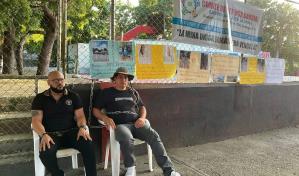 Comunitarios se encadenan en protesta por obras pendientes en Santiago