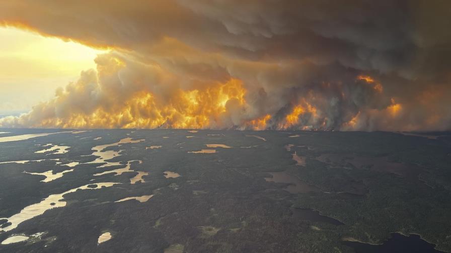 El peor incendio forestal del año en Canadá ya arrasa 300,000 hectáreas