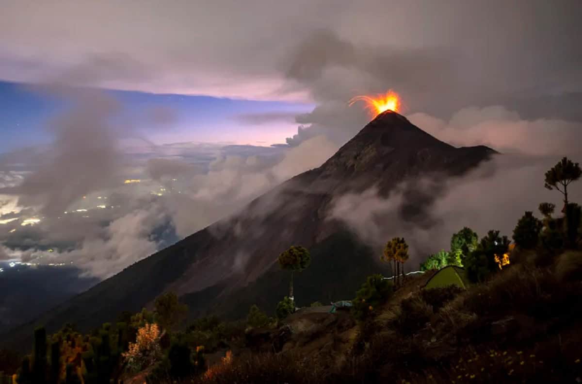 Volcán de Fuego aumenta su actividad en Guatemala Volcán de Fuego aumenta su actividad en Guatemala