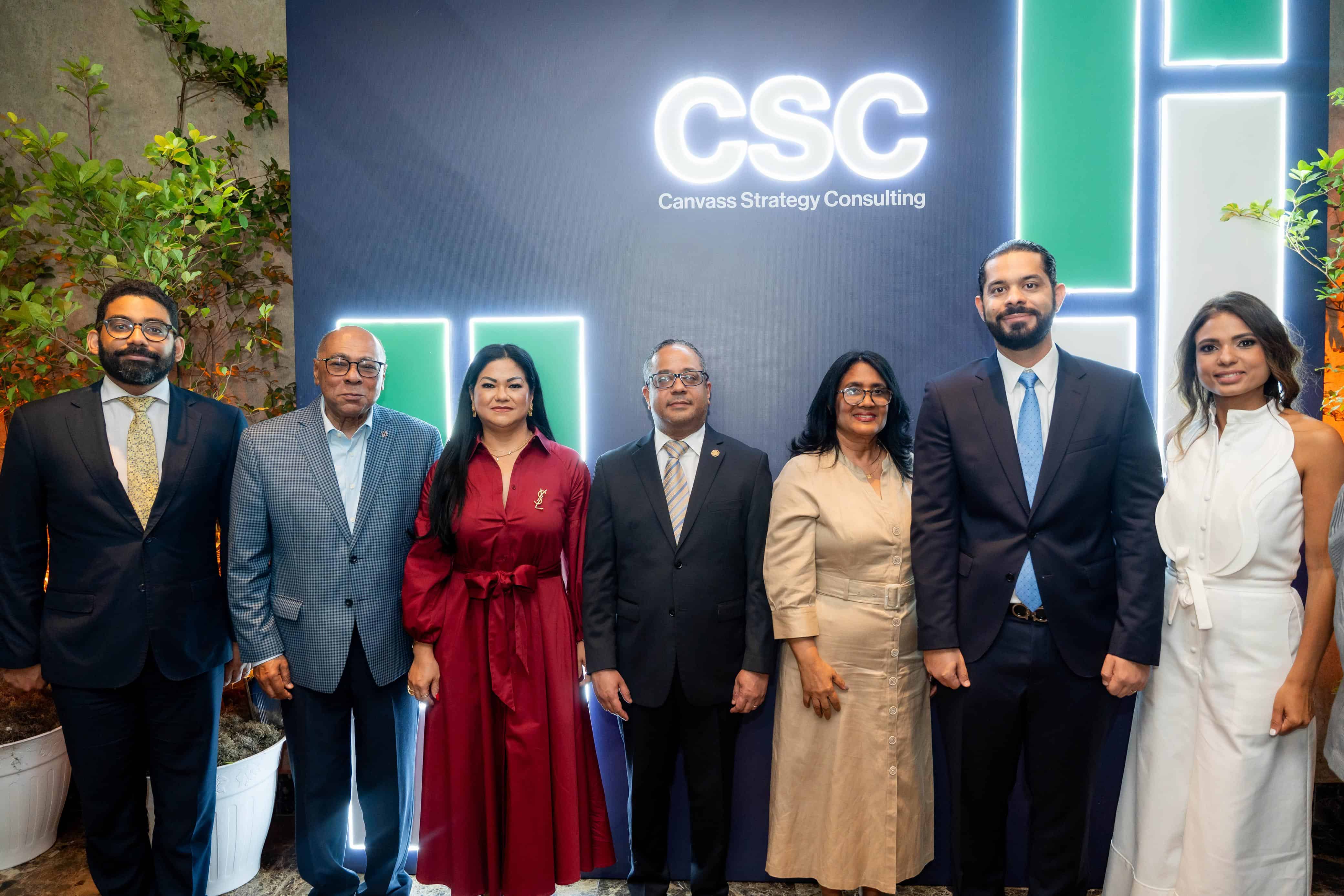 Amaury Reyes, Milton Ray Guevara, Katty Joa de Estévez, Napoleón Estévez, Eunices Vásquez, Yerik Pérez y Sabeth Ventura.