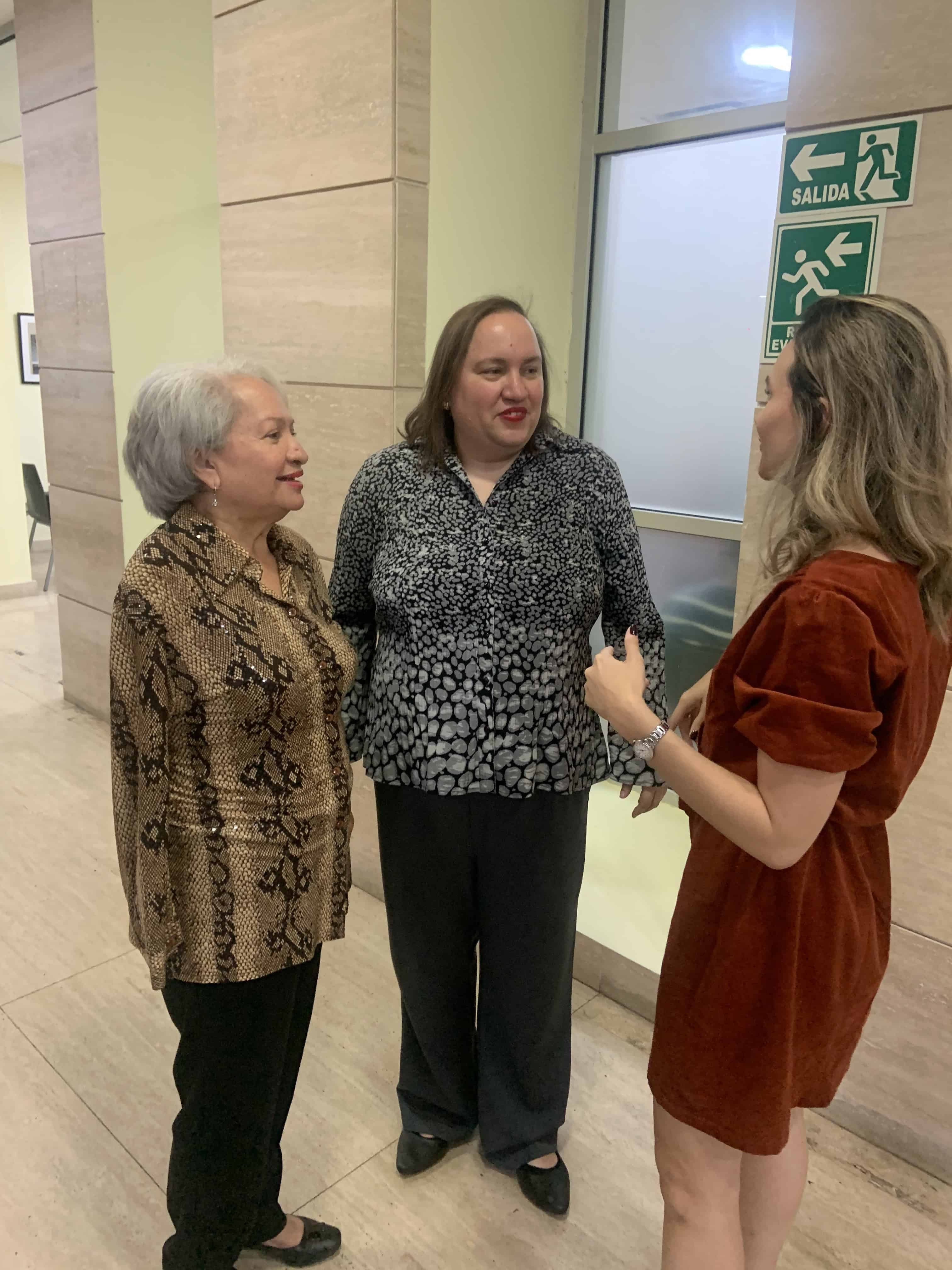 Dulce Bobadilla, Wendy Lantigua Bobadilla e Ivana Ball.