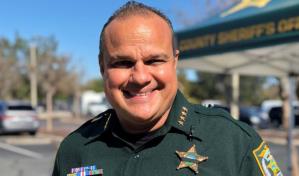 Primer sheriff hispano de Florida afronta cargos por red de apuestas de 21 millones de dólares