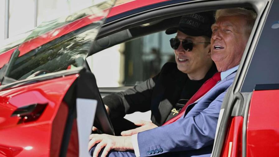 Trump dice que se revisar&aacute;n los contratos del Gobierno con empresas de Musk