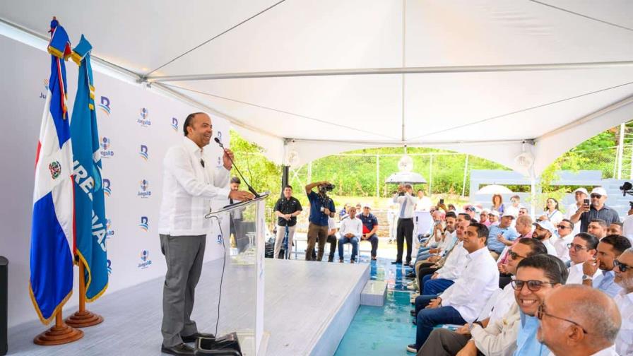 "Juega RD Banreservas" remodela la cancha del Ensanche La Paz "Juega RD Banreservas" remodela la cancha del Ensanche La Paz