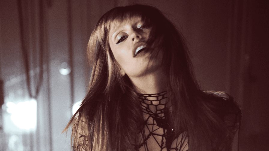 Miley Cyrus presenta Something Beautiful, ópera experimental que redefine la belleza
