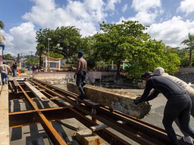 Trabajan en el muelle de Miches que colapsó con el huracán Fiona Publicado por Economía En Republica Dominicana