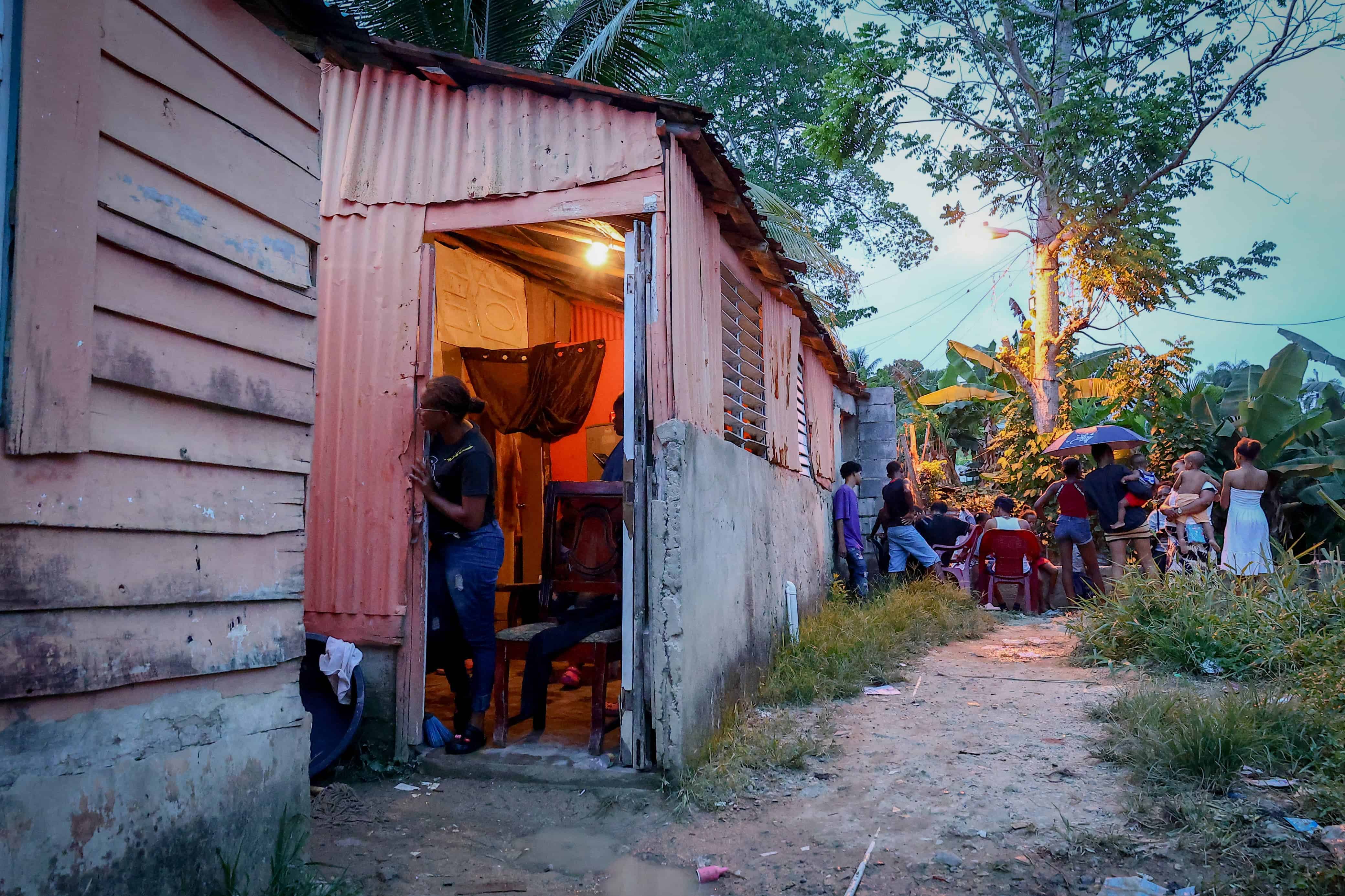 Una casa cerca de la cañada.