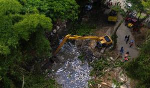 Más de 400 rescatistas buscan a niña de cinco años arrastrada por cañada en Villa Mella