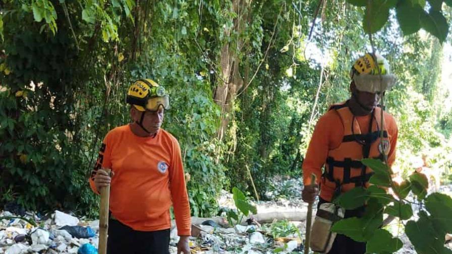 Encuentran sin vida a niña de cinco años arrastrada por cañada en Villa Mella Encuentran sin vida a niña de cinco años arrastrada por cañada en Villa Mella