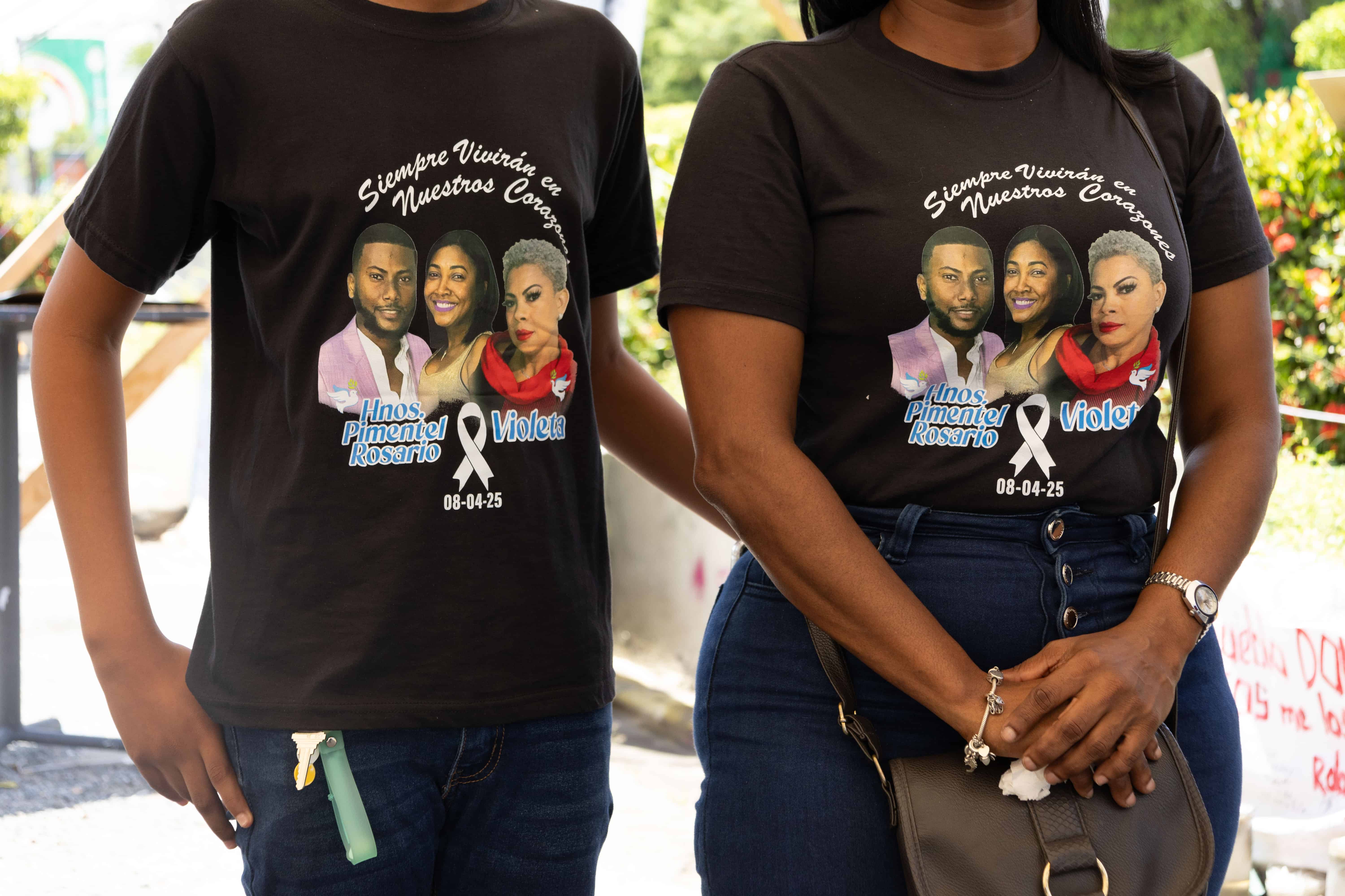 El T-shirt usado por los familiares de Elizabeth y José Pimentel Rosario y Violeta Antonia Ignacio, víctimas de la tragedia en el Jet Set.