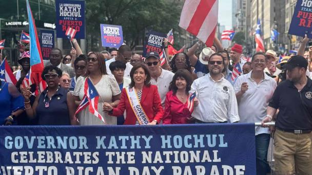 Alegría boricua llena las calles de Nueva York en su desfile anual
