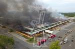 Fuego afecta al Merca Santo Domingo