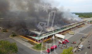 Fuego afecta al Merca Santo Domingo