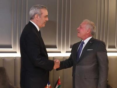 Luis Abinader se reúne con el rey de Jordania en Niza