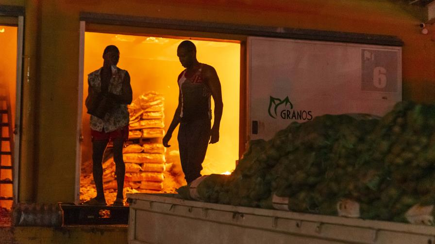 El Ministerio de Agricultura auxiliará a los afectados por el fuego en el Merca Santo Domingo El Ministerio de Agricultura auxiliará a los afectados por el fuego en el Merca Santo Domingo