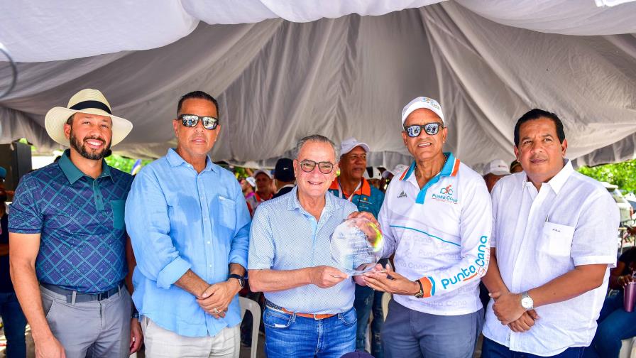 Frank Rainieri fue reconocido en el cierre de Punta Cana Grand Prix