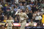 Manny Machado vuelve a derribar a Milwaukee y los Padres asechan a Dodgers