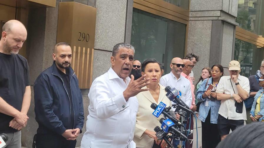 Espaillat y otros congresistas demandan a Trump por negarles el acceso a centros para migrantes Espaillat y otros congresistas demandan a Trump por negarles el acceso a centros para migrantes