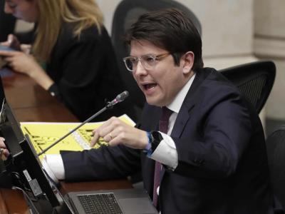 Miguel Uribe Turbay muestra signos de mejoría, según médicos