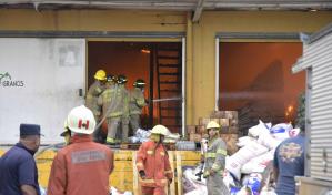 Arroz y cerveza, entre los productos más destruidos en incendio en el Merca Santo Domingo Arroz y cerveza, entre los productos más destruidos en incendio en el Merca Santo Domingo